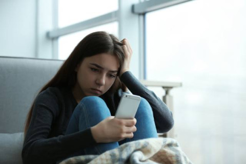 "Violência digital também adoece a mente", alerta psicóloga